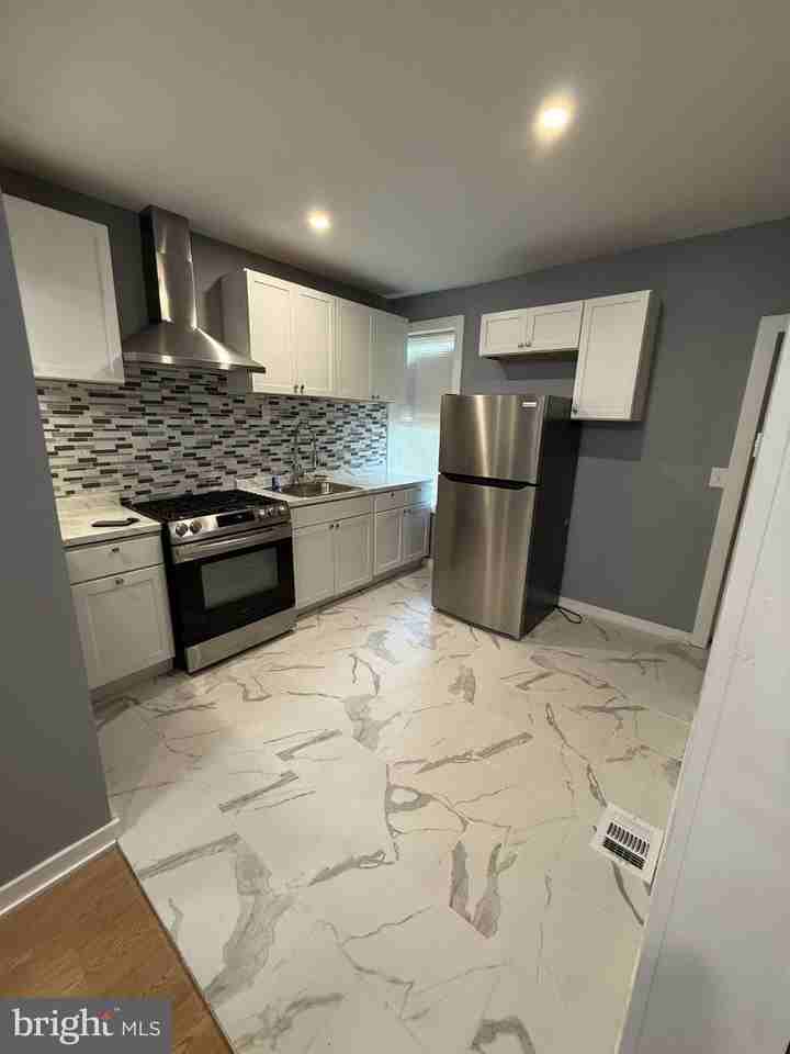 2449 N Corlies St - Photo 3 of 9