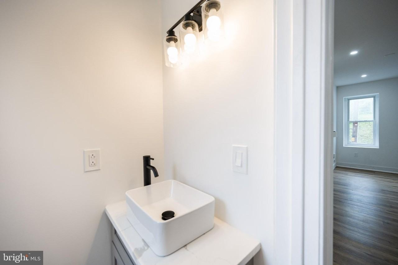 3712 Manayunk Ave - Photo 7 of 34