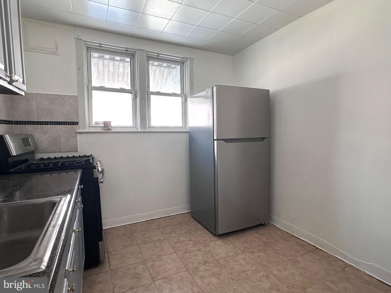 3948 Howland St - Photo 4 of 21