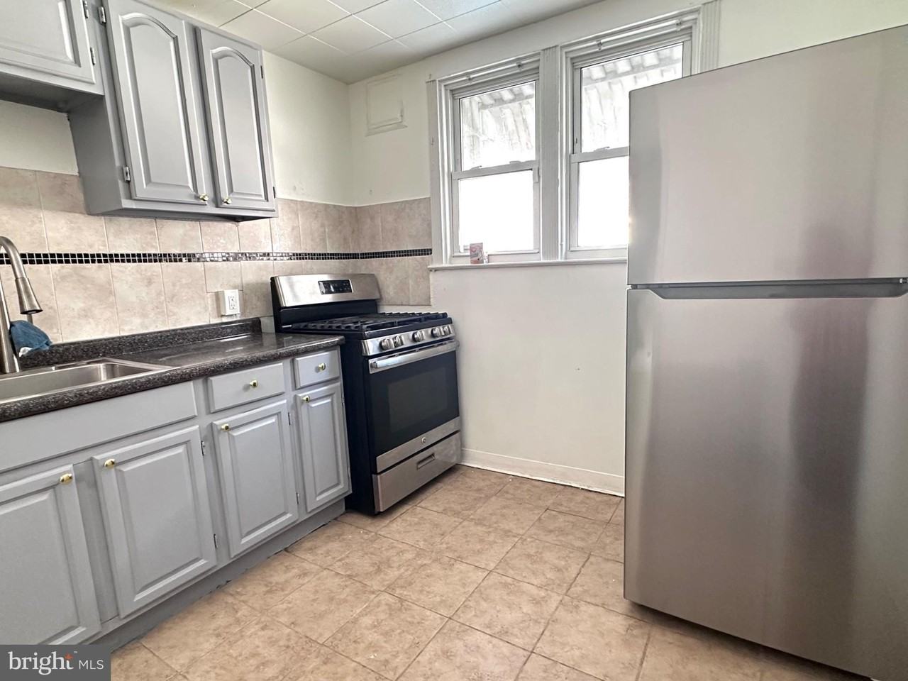 3948 Howland St - Photo 5 of 21