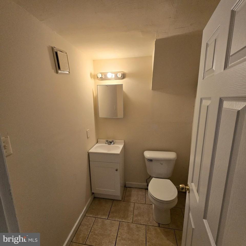4906 N Camac St - Photo 4 of 10