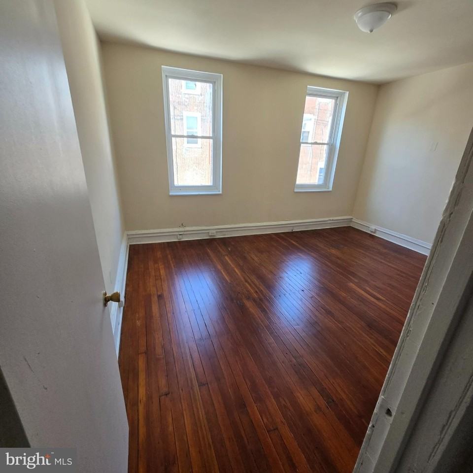4906 N Camac St - Photo 5 of 10