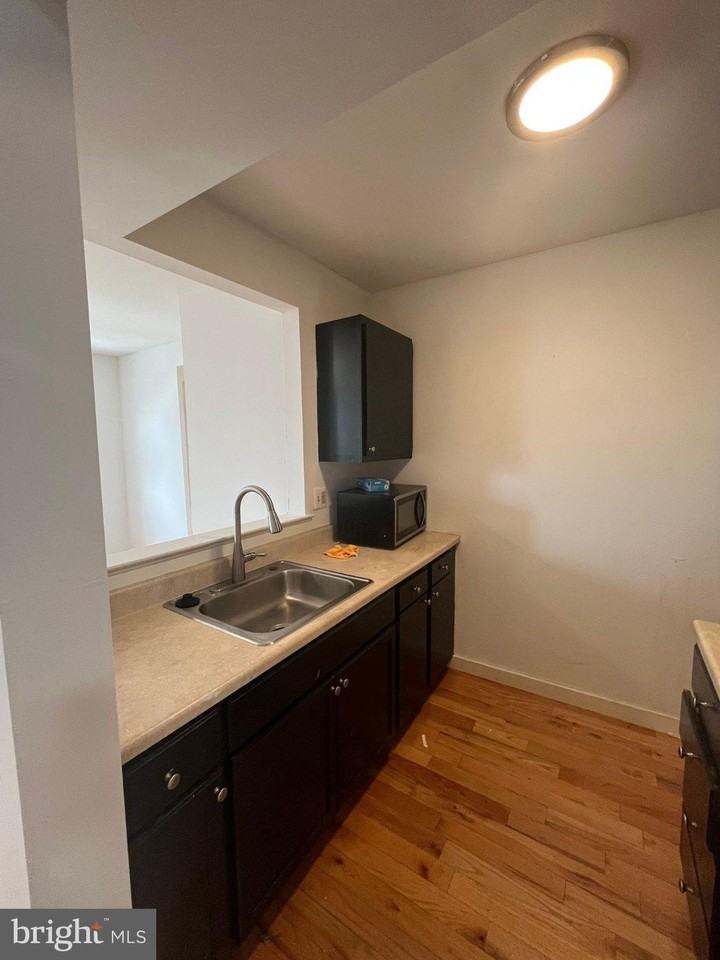 715 N 16th St #3 - Photo 2 of 11