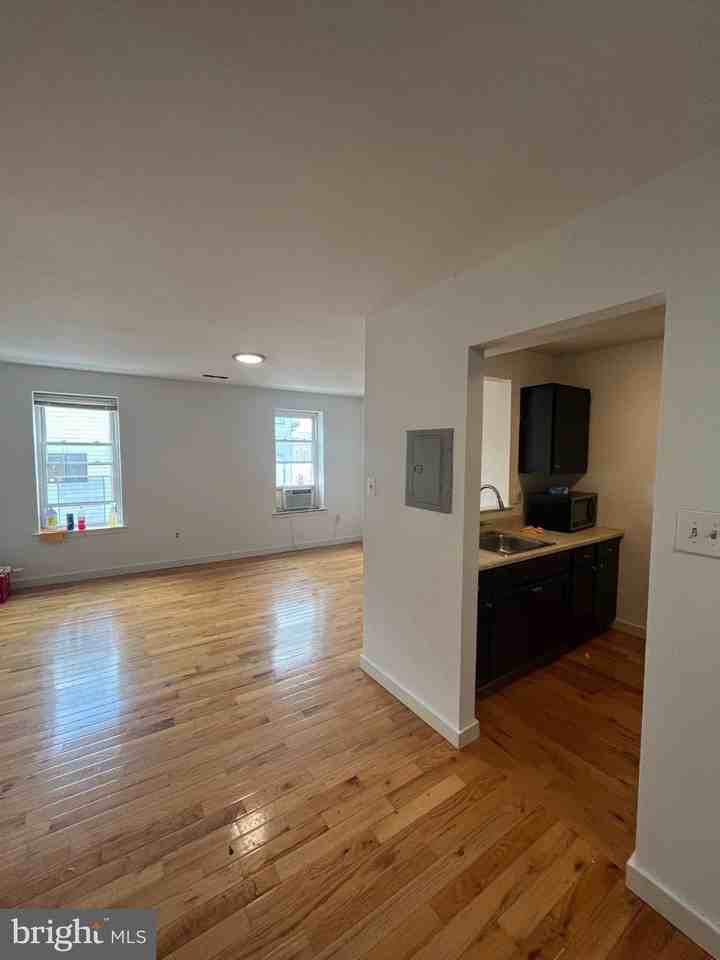 715 N 16th St #3 - Photo 3 of 11