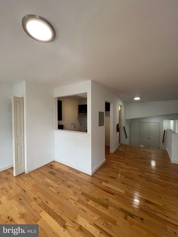 715 N 16th St #3 - Photo 5 of 11