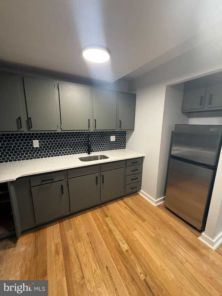 717 N 16th St #3 - Photo 2 of 9