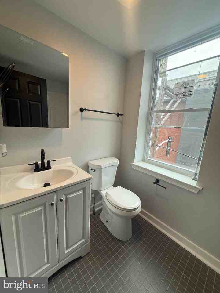 717 N 16th St #3 - Photo 5 of 9