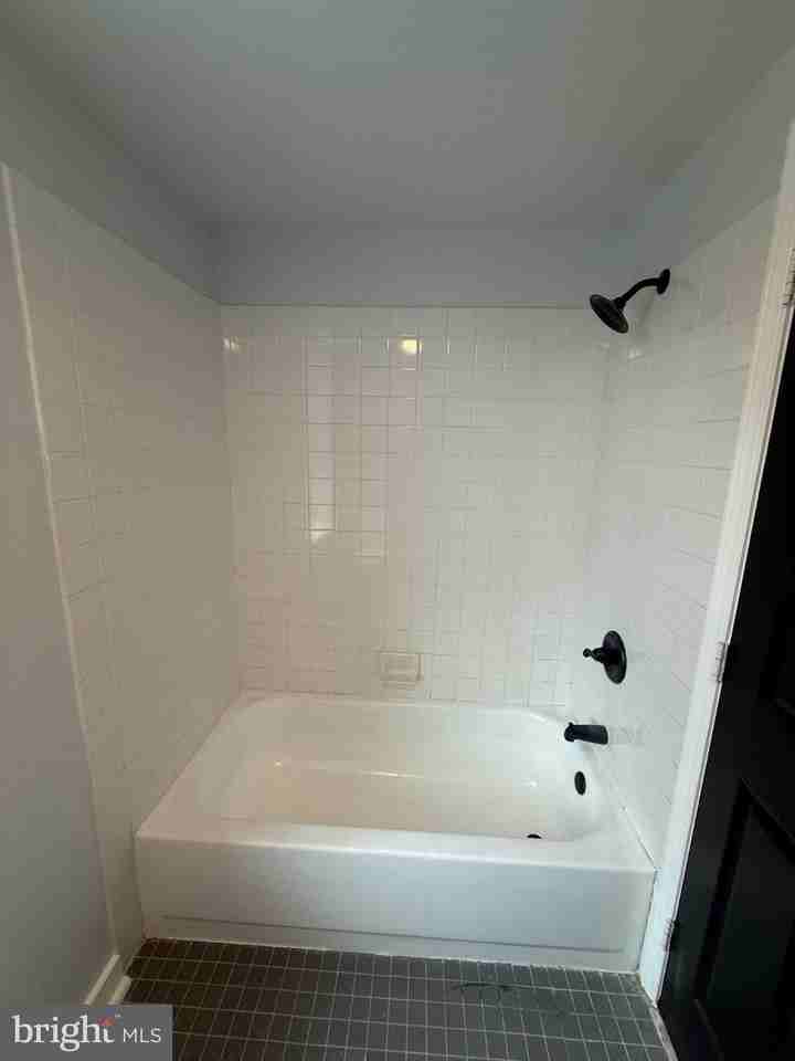 717 N 16th St #3 - Photo 6 of 9