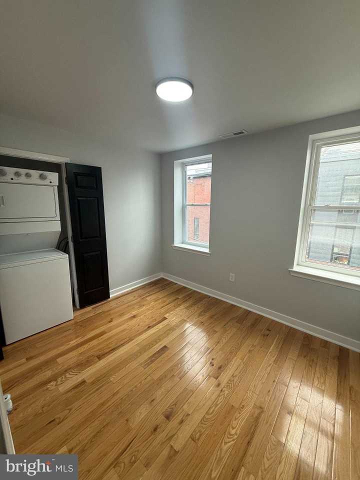 717 N 16th St #3 - Photo 7 of 9
