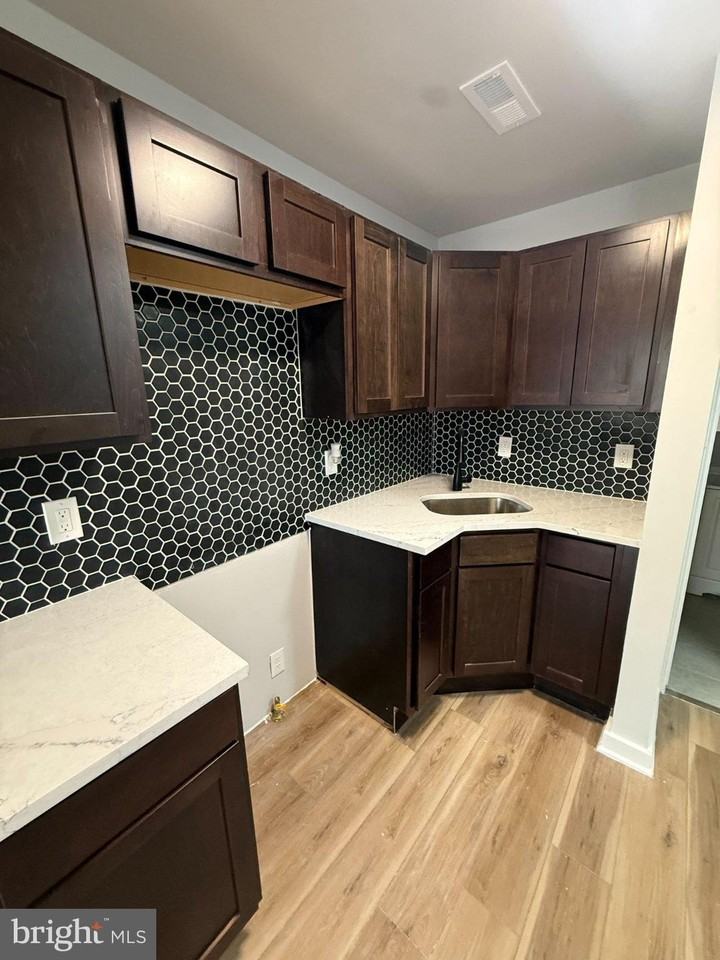 718 N 16th St #3 - Photo 2 of 10
