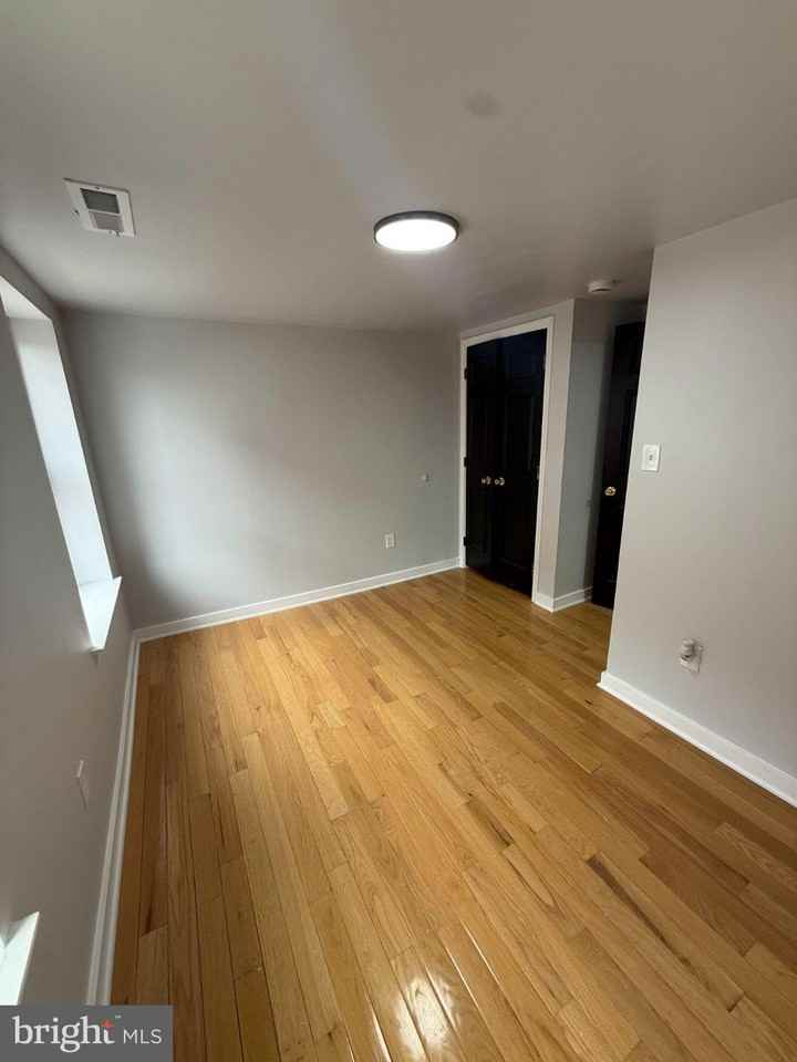 718 N 16th St #3 - Photo 4 of 10