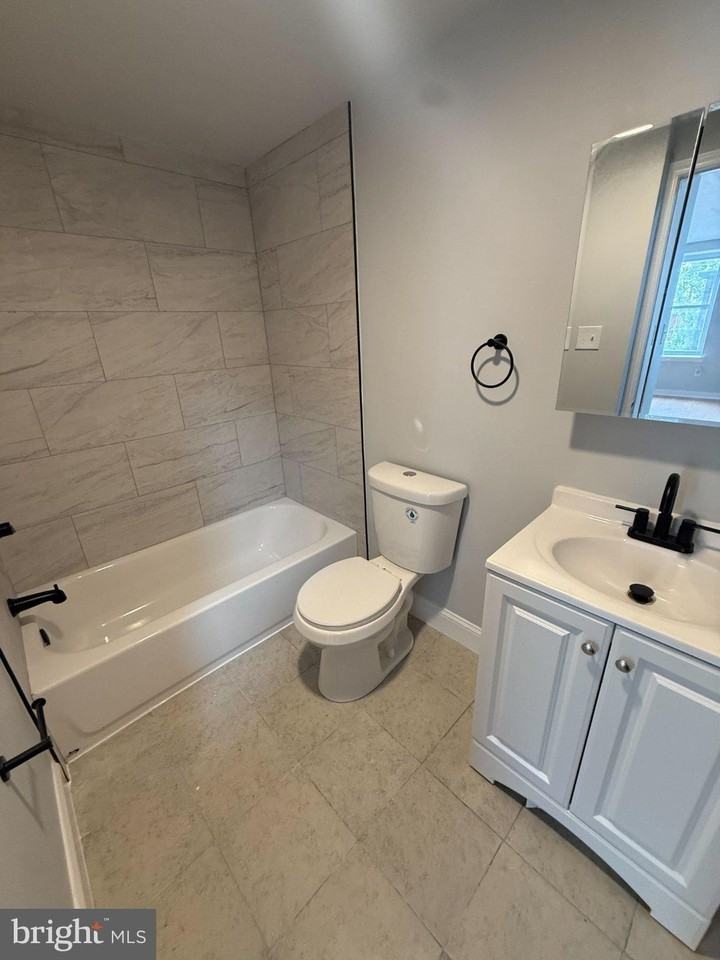 718 N 16th St #3 - Photo 6 of 10