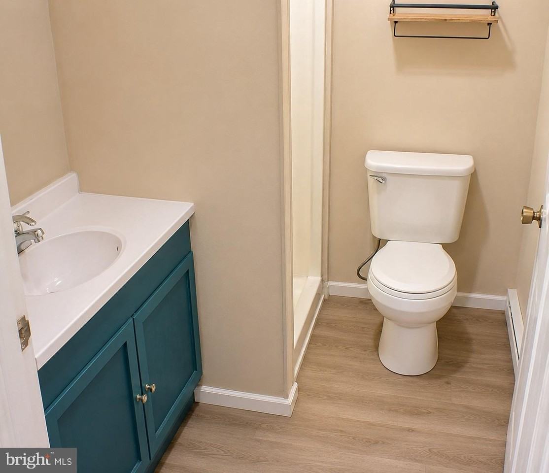 621 W Market St - Photo 4 of 6
