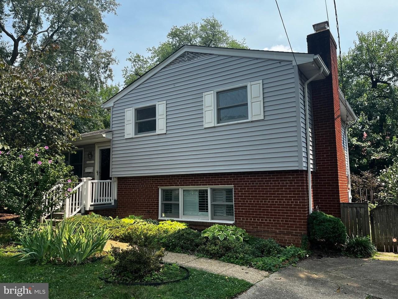 2501 N Kenilworth St - Photo 2 of 13