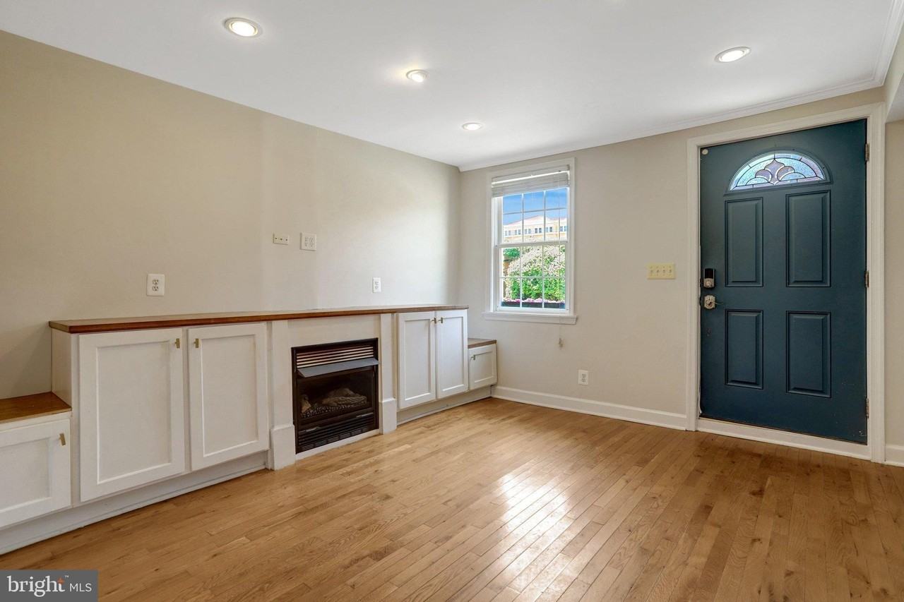 619 N Henry St - Photo 2 of 32