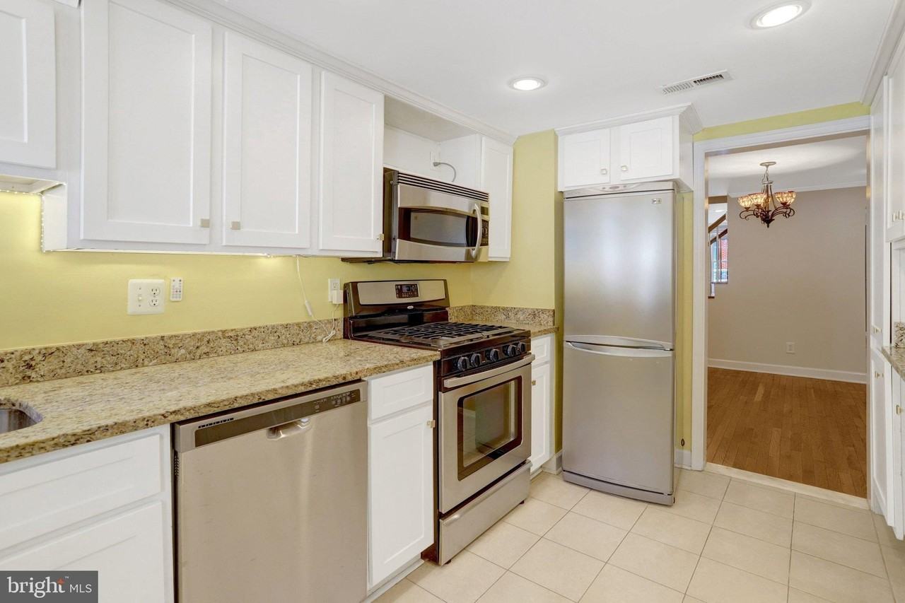 619 N Henry St - Photo 3 of 32