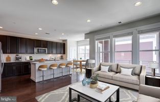 featured image of 737 Diamond Ave #102