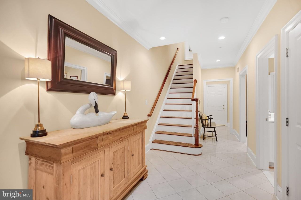 714 Bracey Ln - Photo 4 of 50