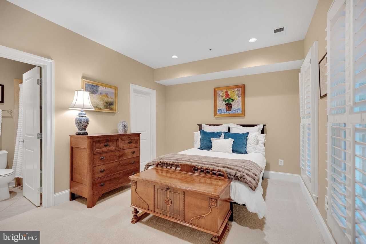 714 Bracey Ln - Photo 5 of 50