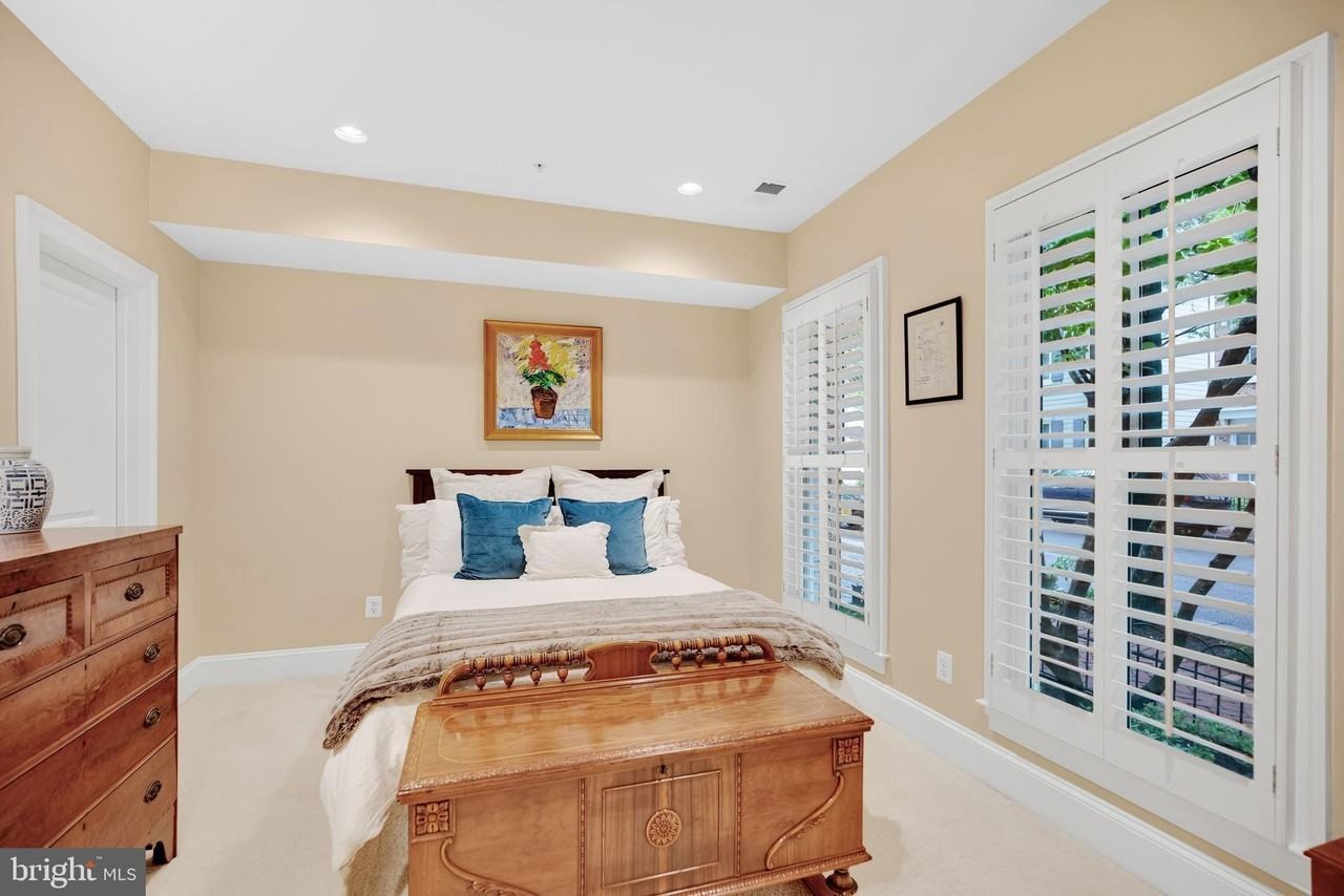 714 Bracey Ln - Photo 6 of 50