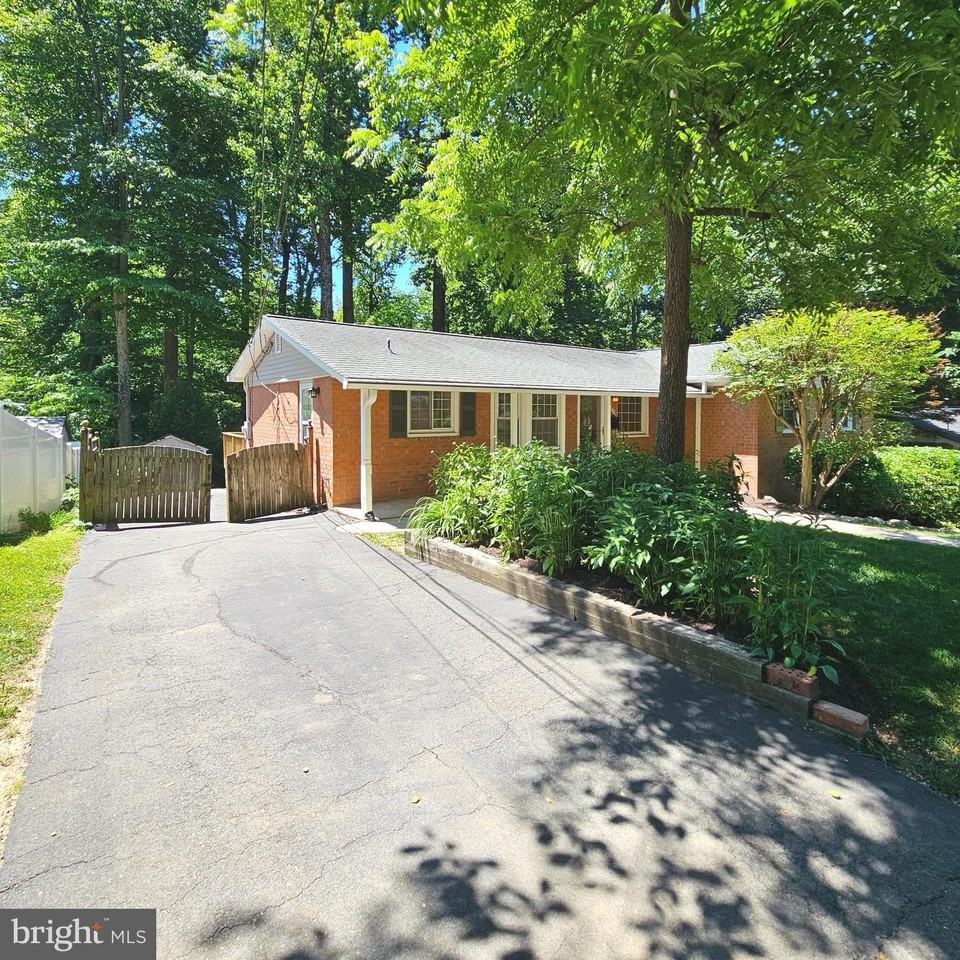8925 Falling Creek Ct - Photo 2 of 43