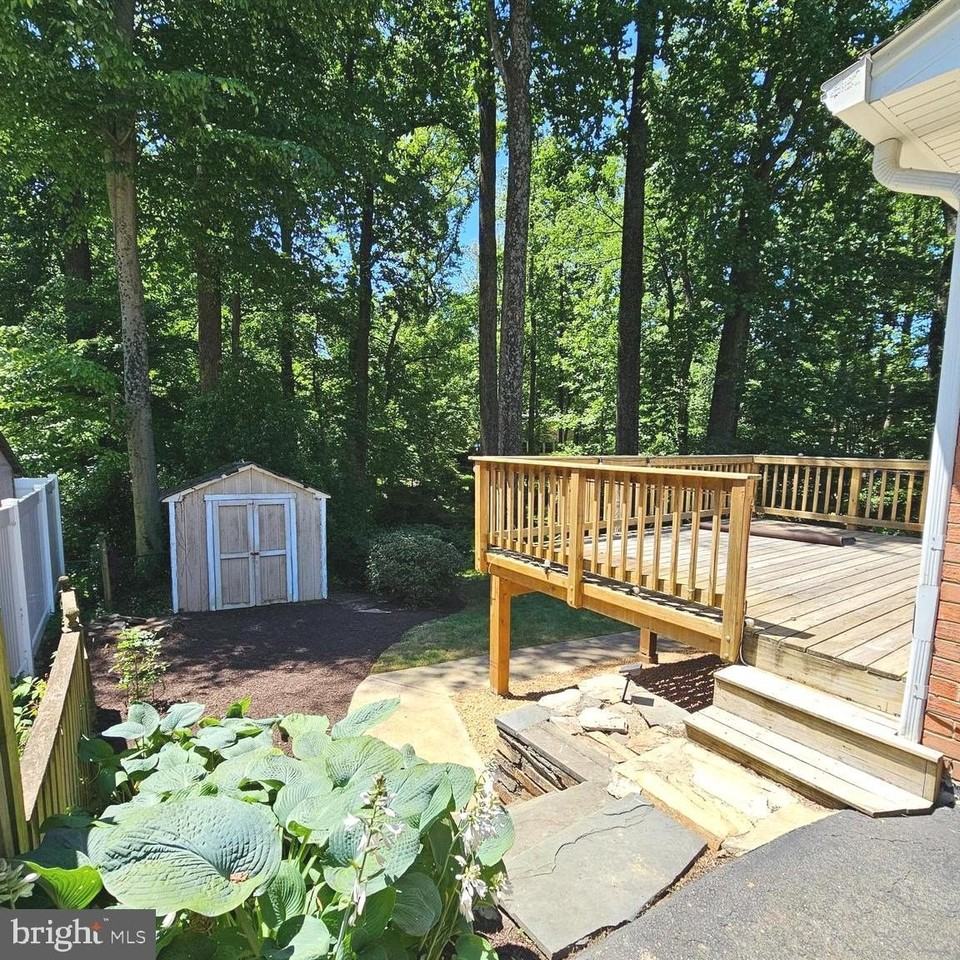 8925 Falling Creek Ct - Photo 5 of 43