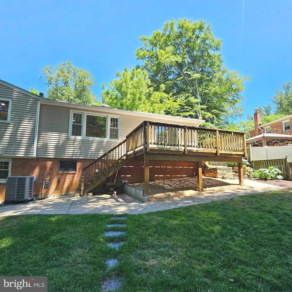 8925 Falling Creek Ct - Photo 7 of 43