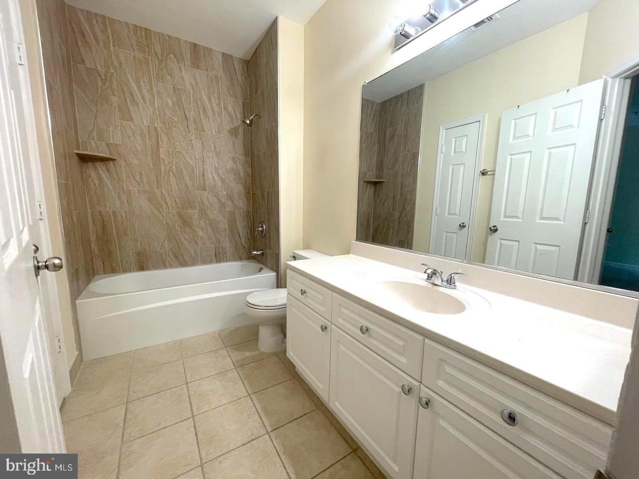 2203 Westcourt Ln #202 - Photo 5 of 30