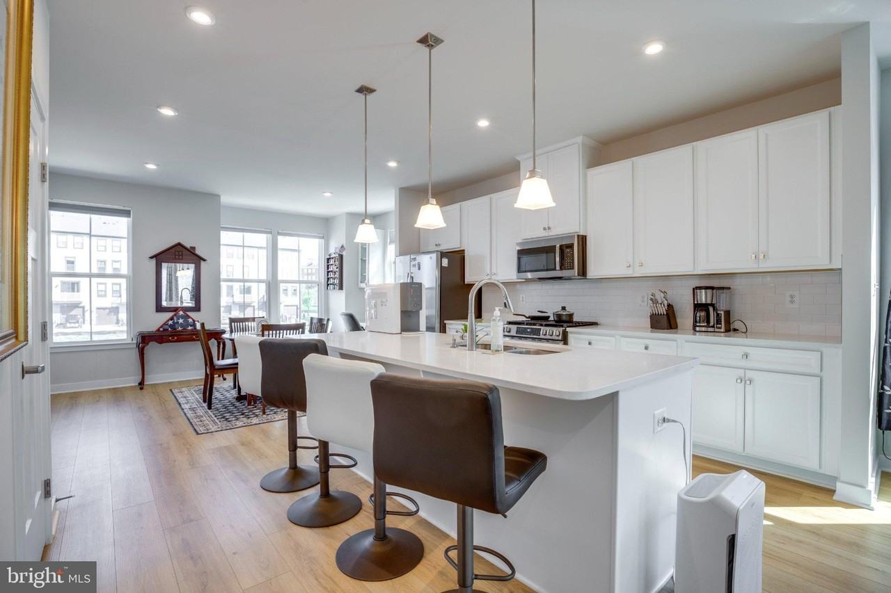 4468 Sulford Ter - Photo 3 of 46