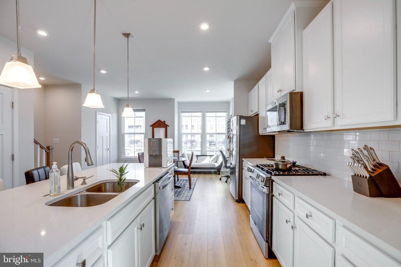 4468 Sulford Ter - Photo 4 of 46