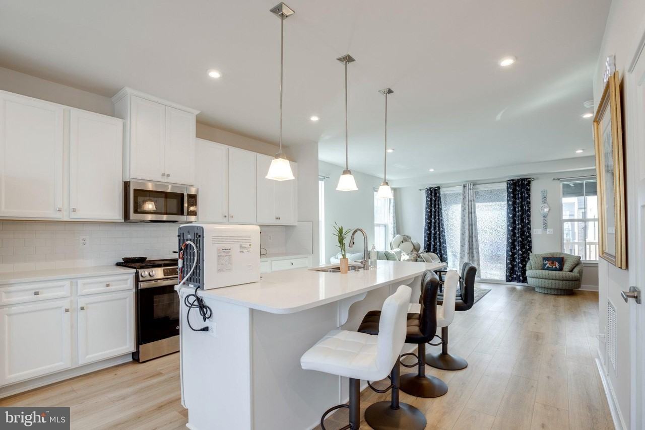 4468 Sulford Ter - Photo 6 of 46
