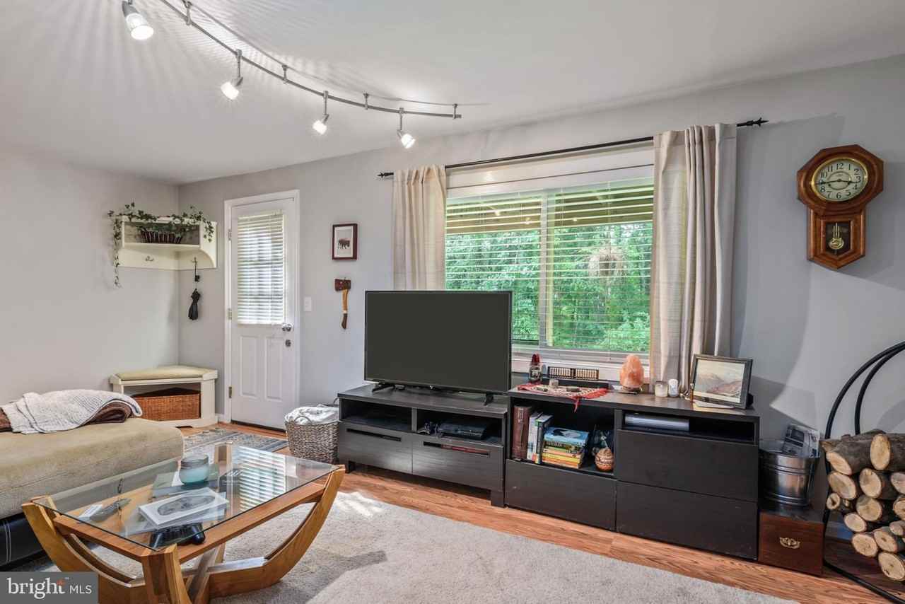 1120 Floyd Pl - Photo 5 of 10