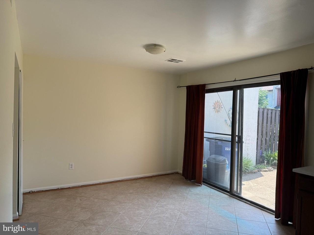 1155 Dublin Pl - Photo 6 of 25