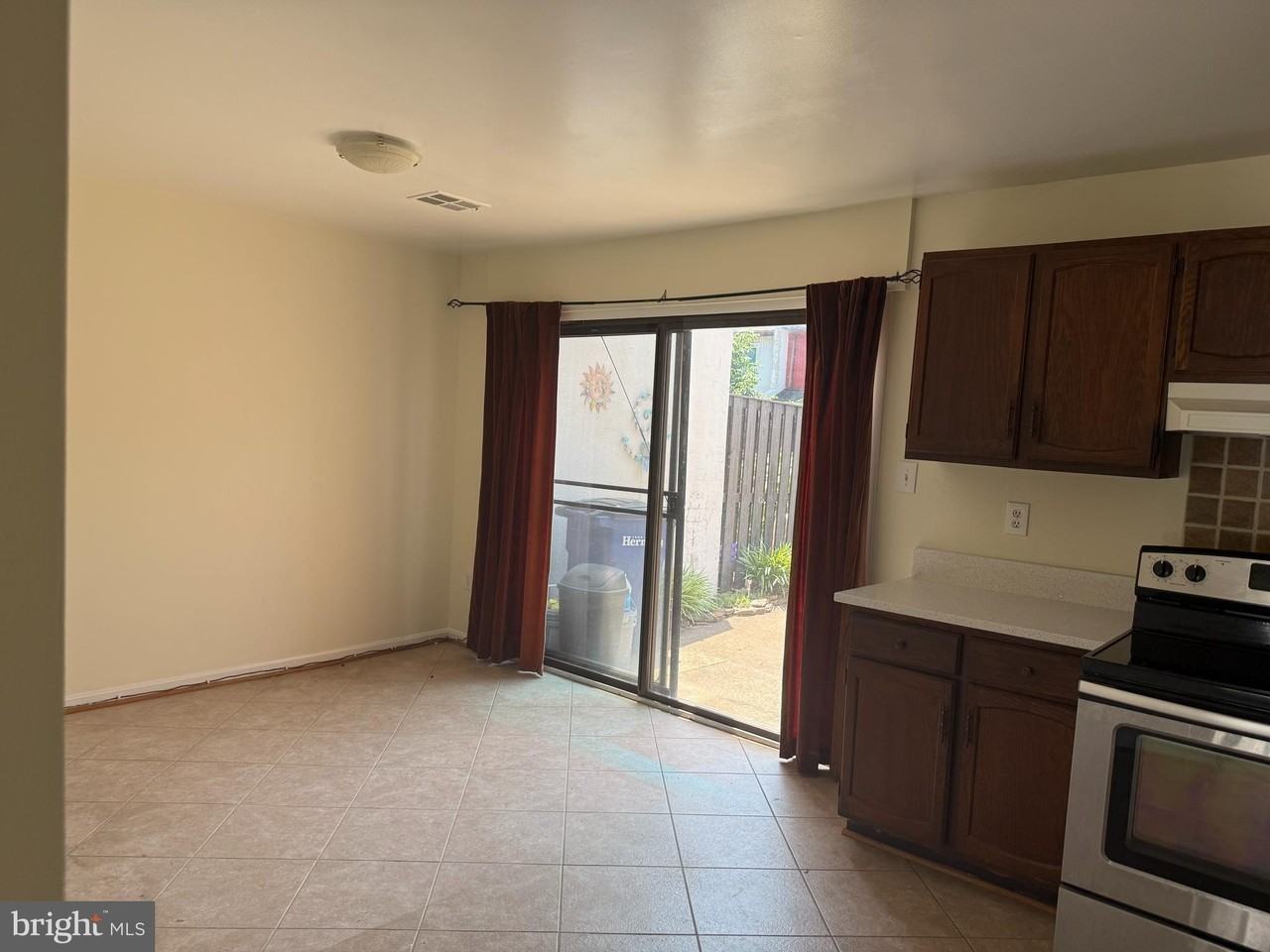 1155 Dublin Pl - Photo 7 of 25