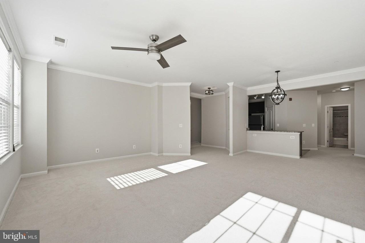 24678 Byrne Meadow Sq - Photo 2 of 23
