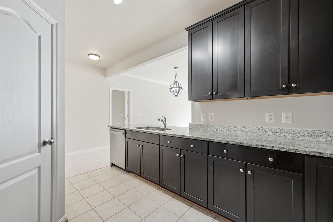 24678 Byrne Meadow Sq - Photo 5 of 23