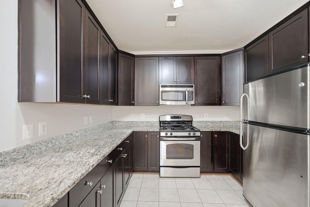24678 Byrne Meadow Sq - Photo 6 of 23