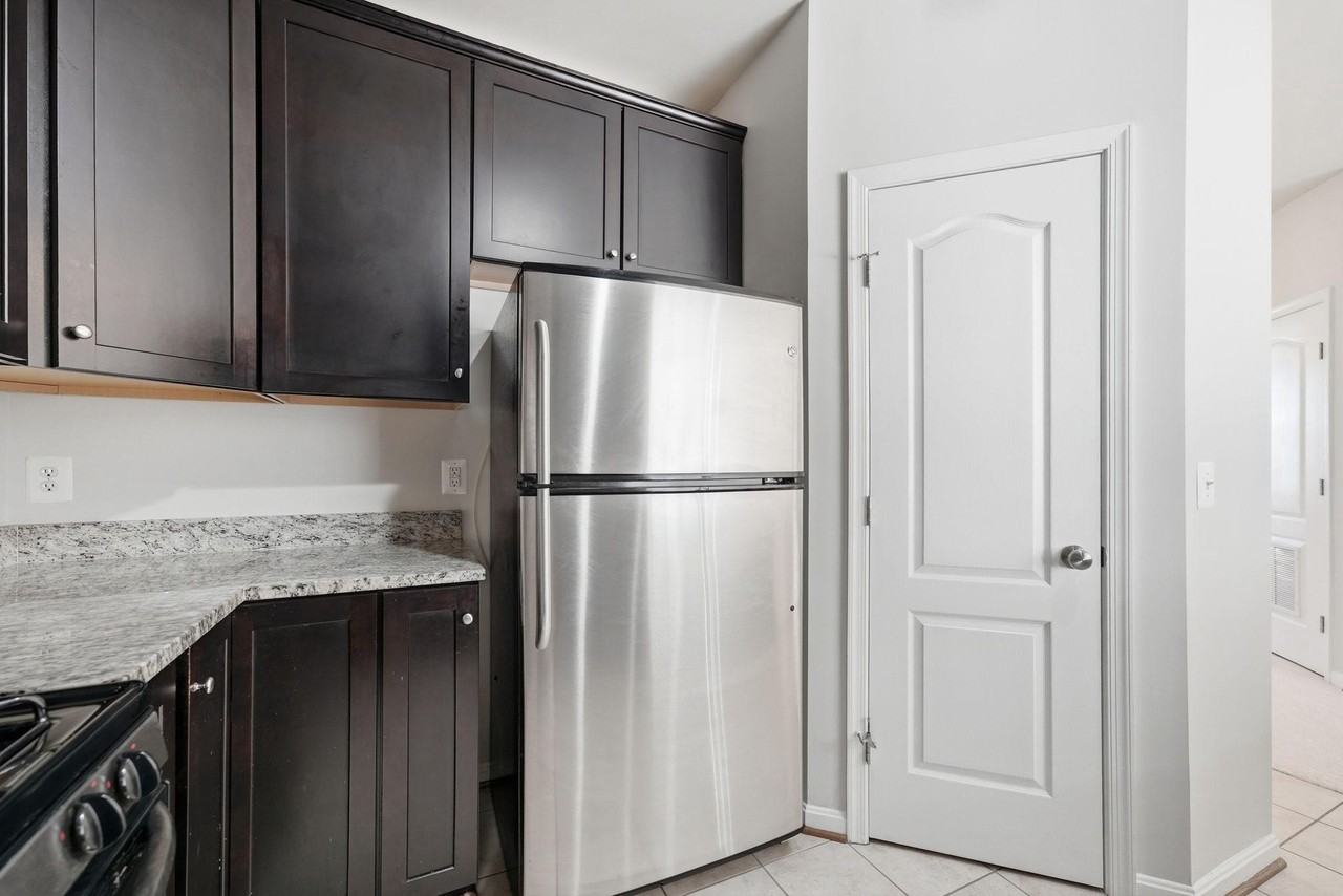 24678 Byrne Meadow Sq - Photo 7 of 23