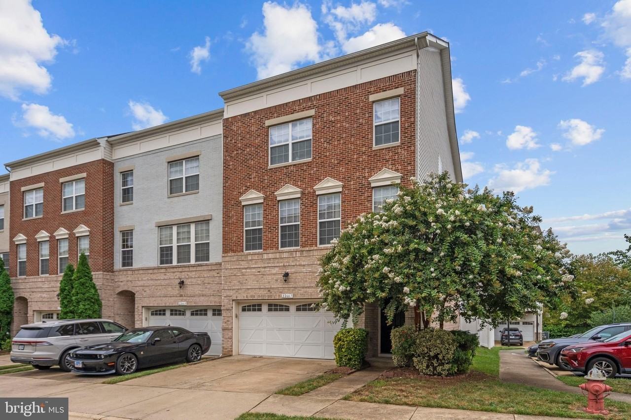22667 Flowing Spring Sq - Photo 2 of 39