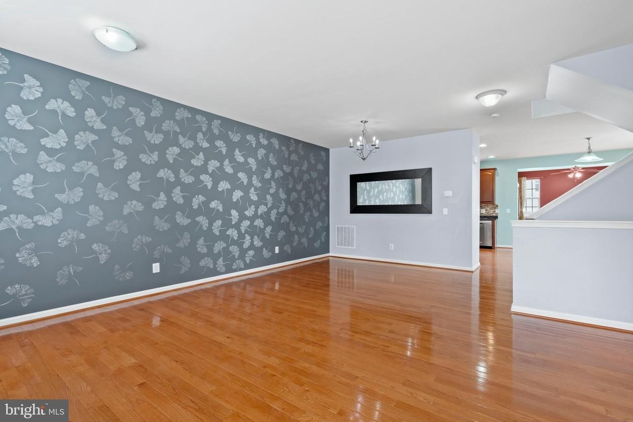 22667 Flowing Spring Sq - Photo 5 of 39