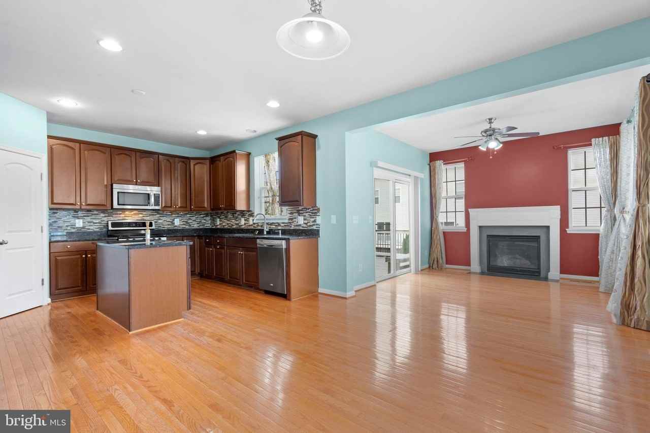 22667 Flowing Spring Sq - Photo 7 of 39