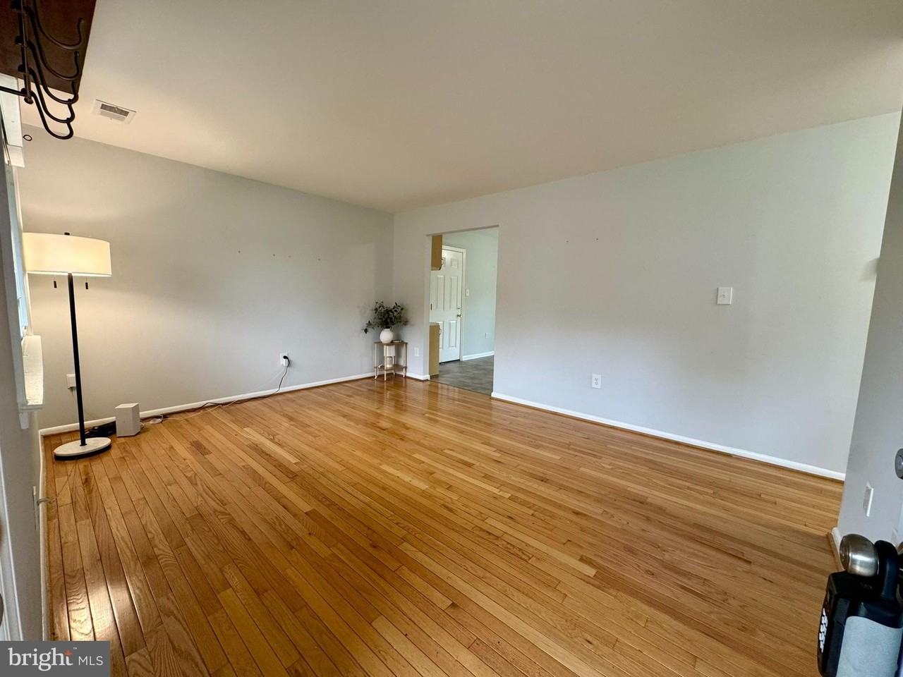 13203 Hampshire Ct - Photo 4 of 30