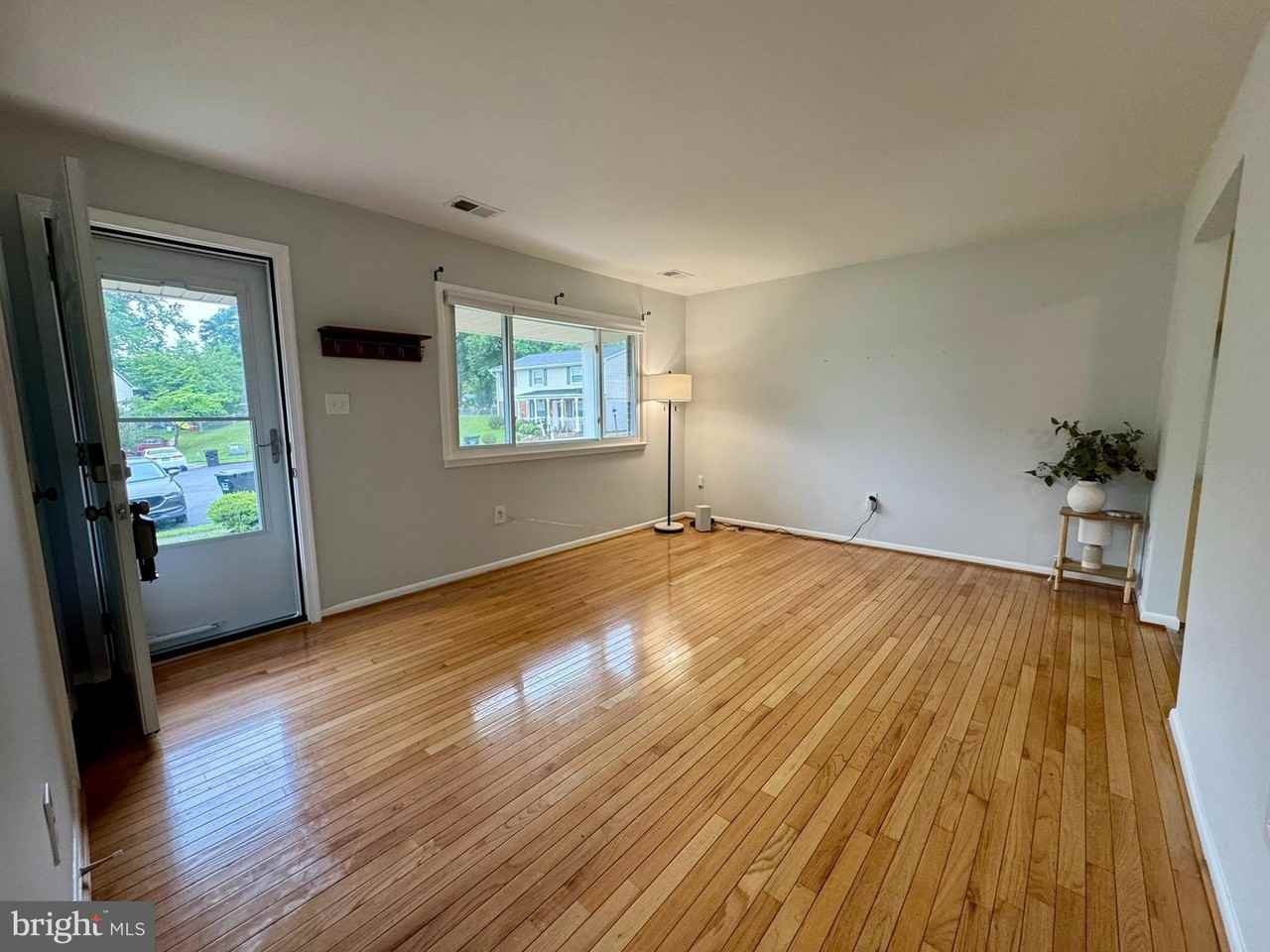 13203 Hampshire Ct - Photo 5 of 30