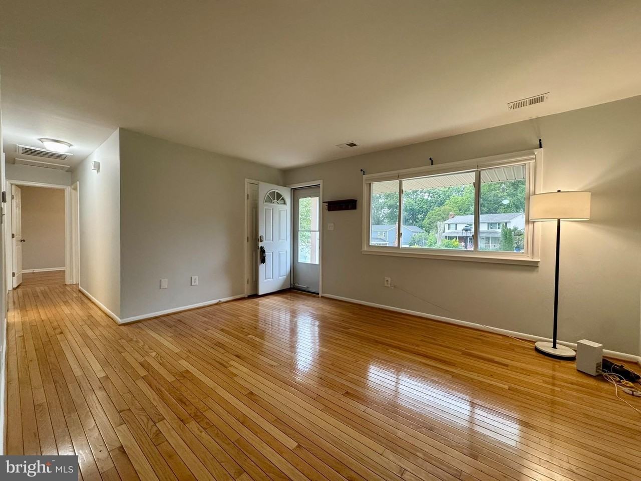 13203 Hampshire Ct - Photo 3 of 30