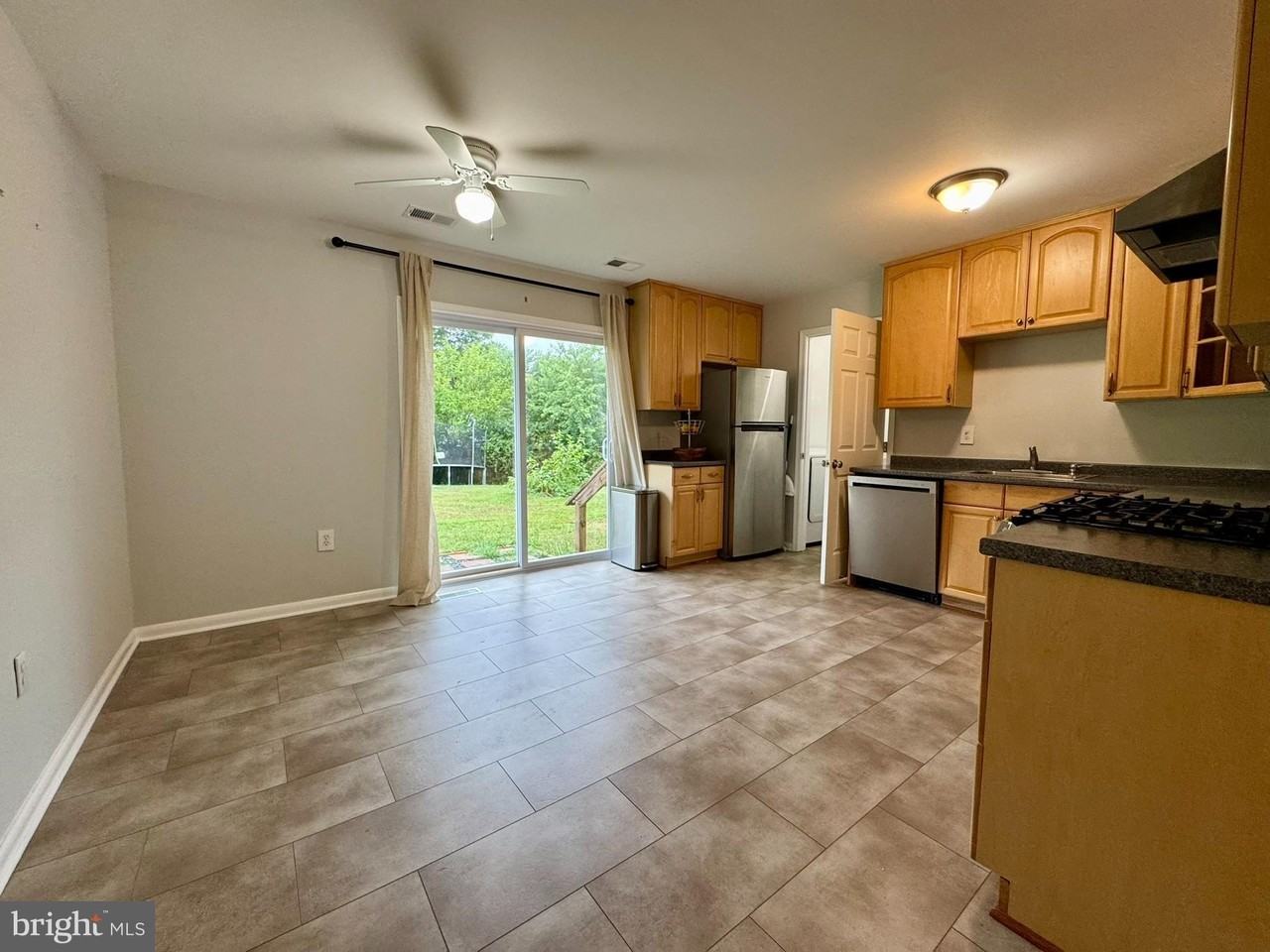 13203 Hampshire Ct - Photo 7 of 30