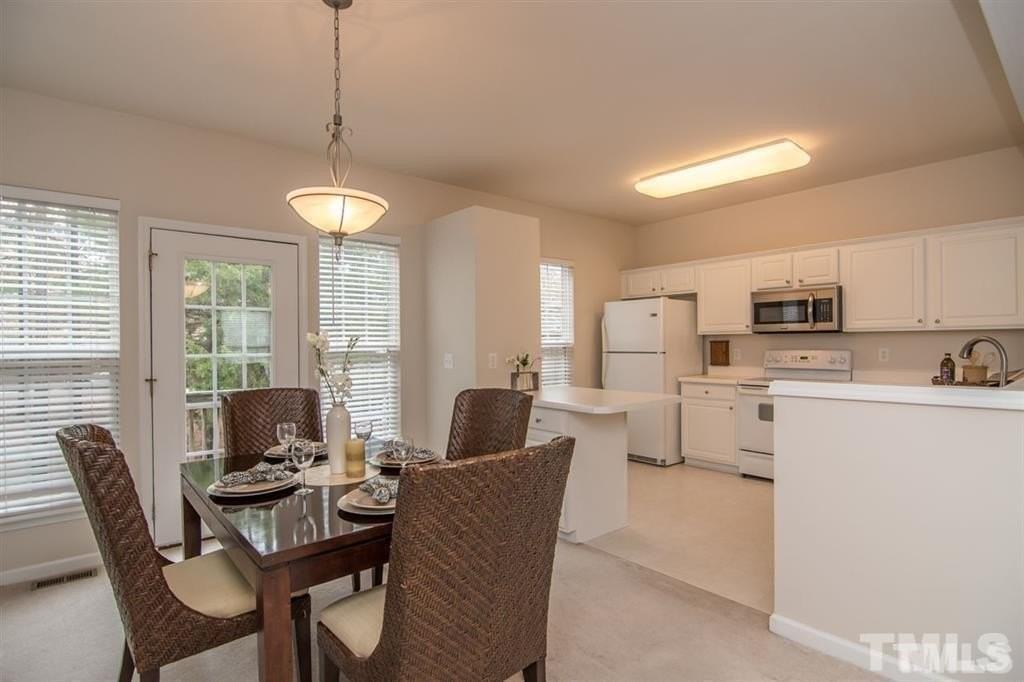409 Coral Creek Ln - Photo 4 of 35