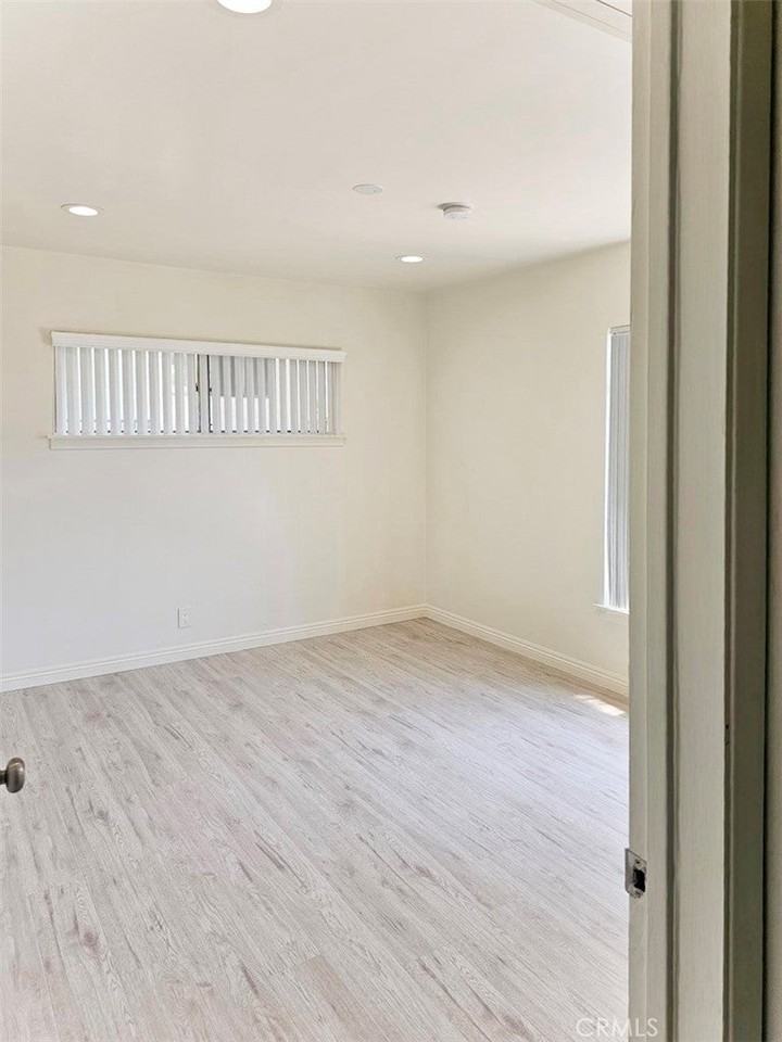 1026 San Rafael Ave - Photo 2 of 15