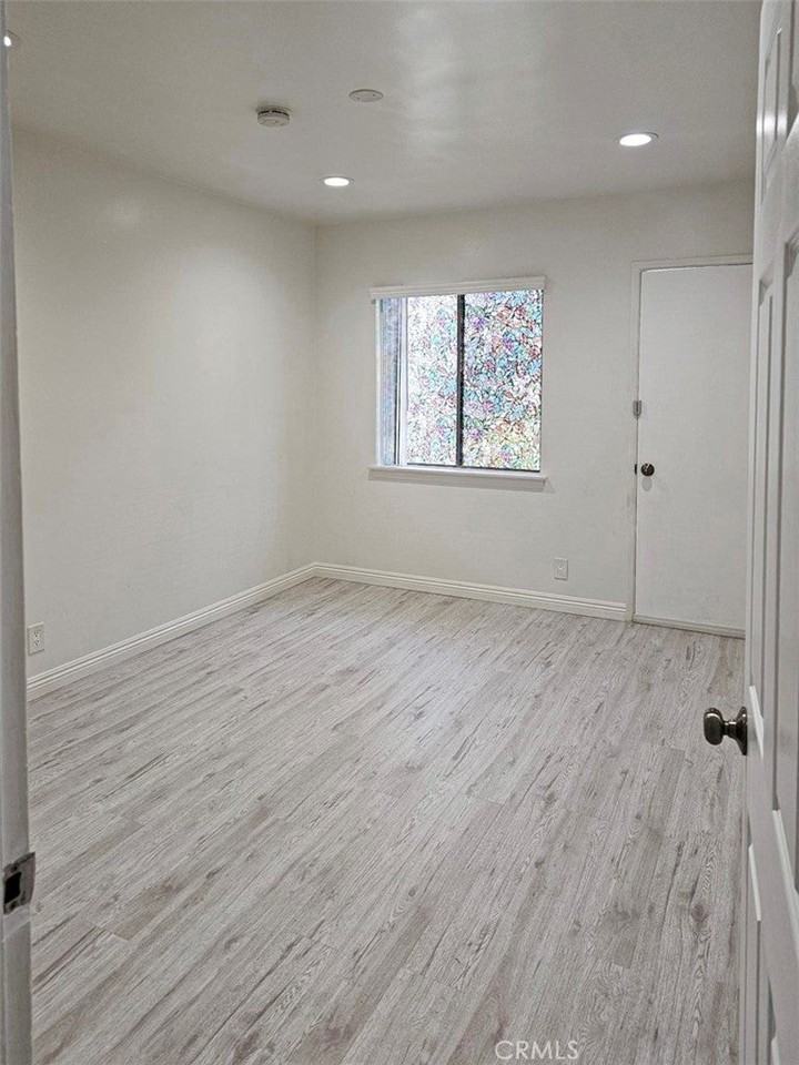 1026 San Rafael Ave - Photo 4 of 15
