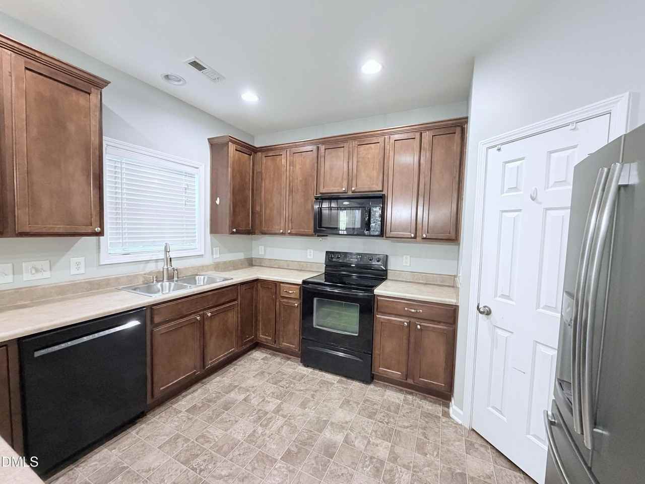 536 Gooseberry Dr - Photo 5 of 17