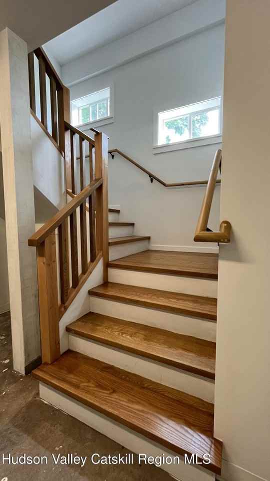 181 Rock Hill Rd - Photo 4 of 15